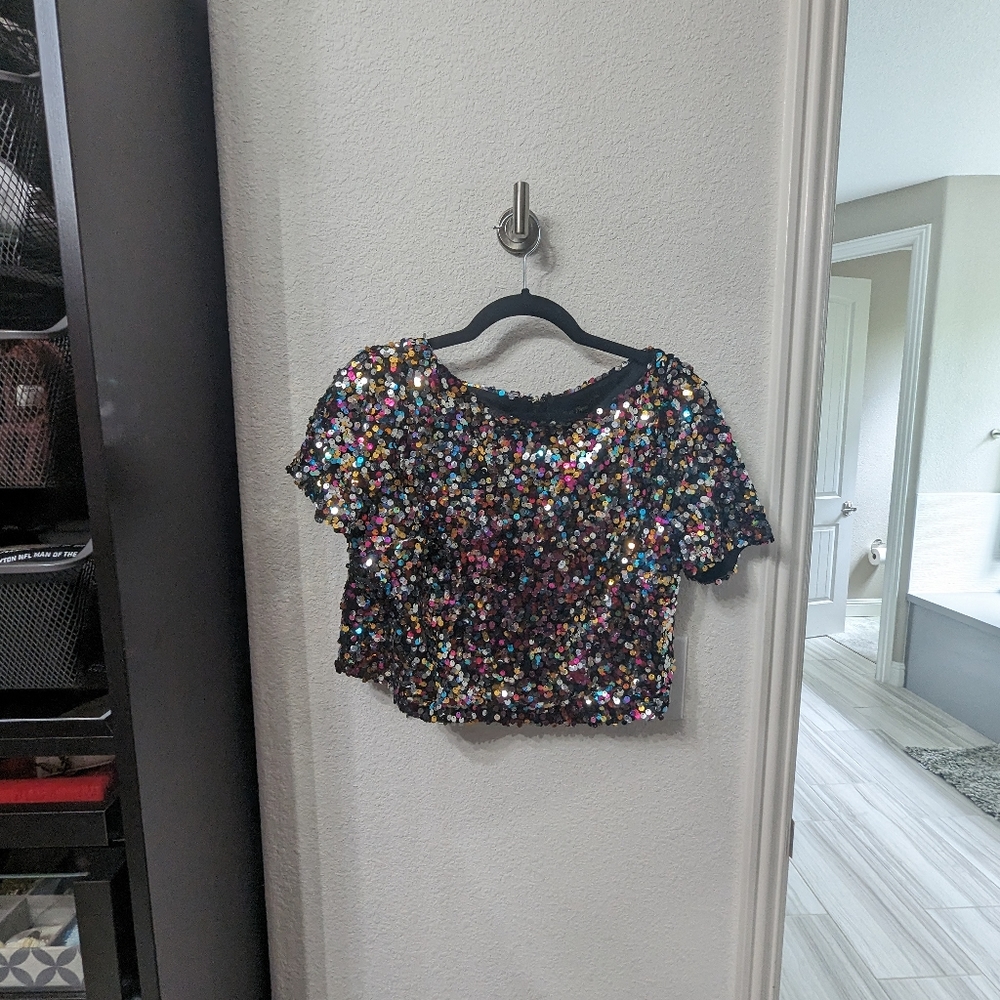 Cropped sequin top